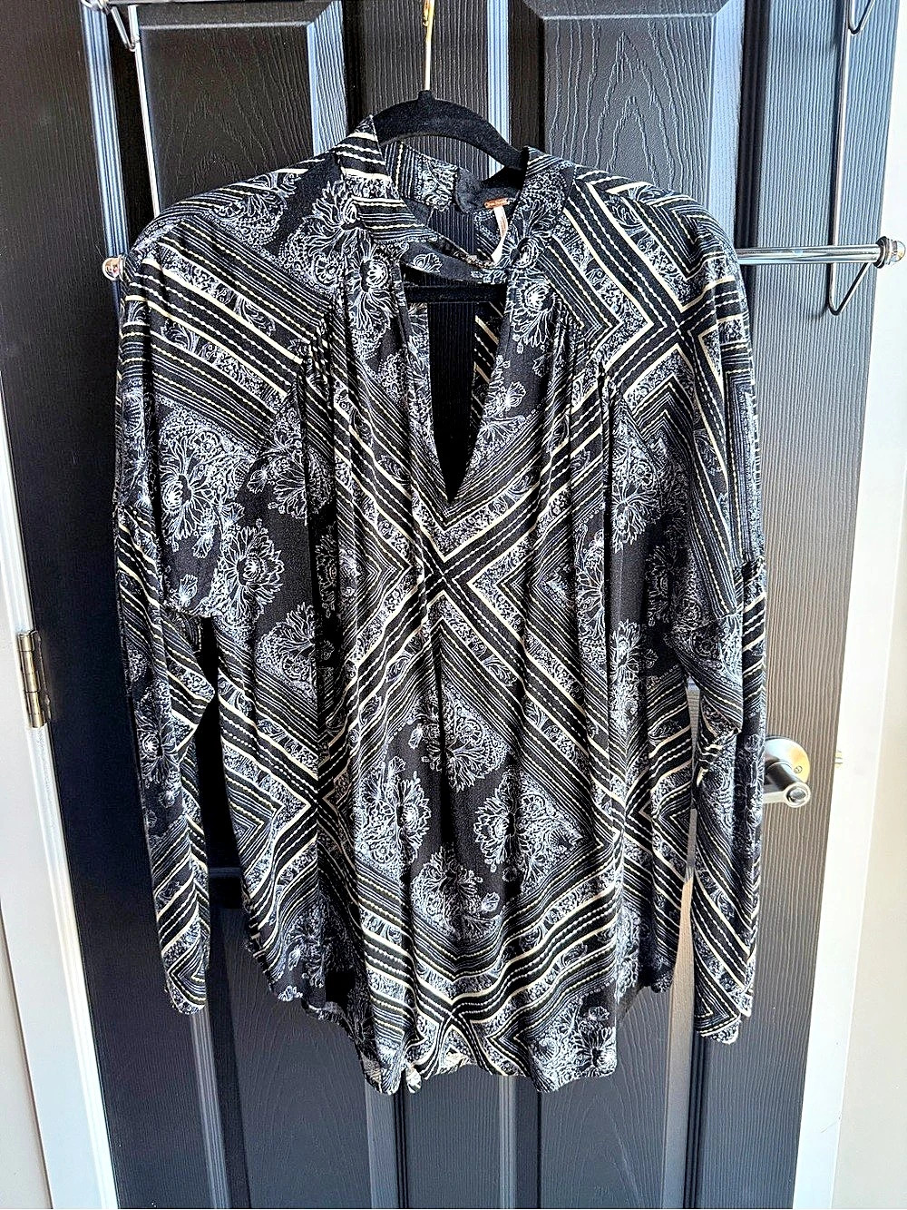 Free People Geometric Blouse in Black & White Size Medium Like New